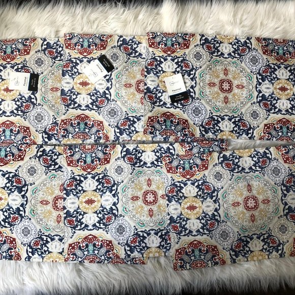Bundle of 6 Mainstay Placemats Spanish tile Medallions, Discontinued! - Picture 1 of 3